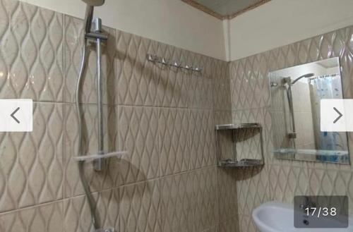 Kylpyhuone majoituspaikassa Nias Falaga Home