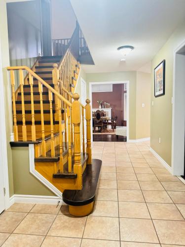 Fotografie z fotogalerie ubytování Spacious 4-Bedroom Home in Desirable Barrie Neighborhood v destinaci Barrie