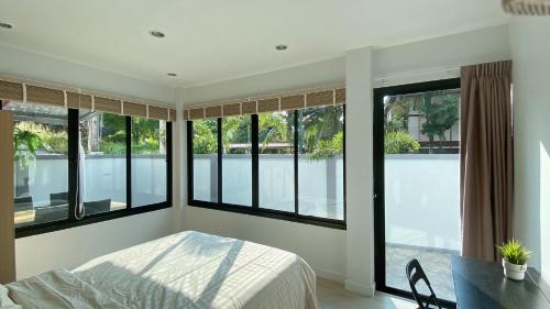 Afbeelding uit fotogalerij van GREEN HILLS VILLAS - Dan An House in Patong Beach