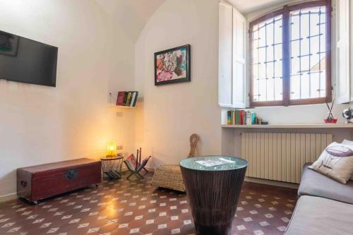 Bohemian Art apartment. One bedroom one sofa