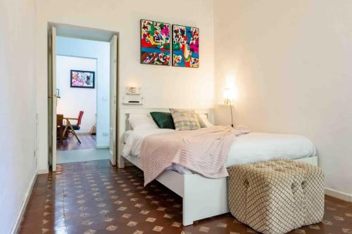 Bohemian Art apartment. One bedroom one sofa