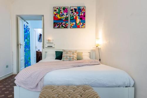 Bohemian Art apartment. One bedroom one sofa
