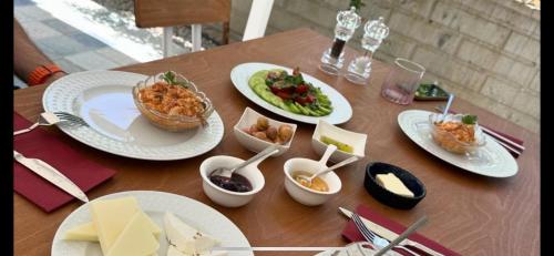 Φαγητό σε αυτό το διαμέρισμα ή κάπου εκεί κοντά