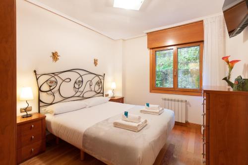 Giường trong phòng chung tại Arrigorri - baskeyrentals