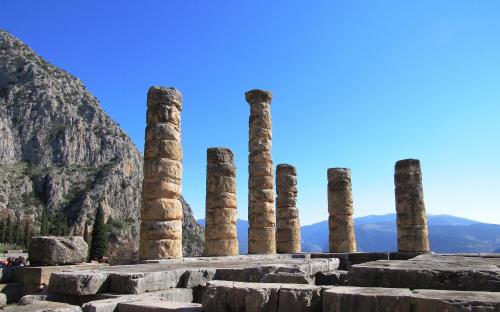 an image of the ruins of the temple at Fedriades Delphi Hotel in Delfoi