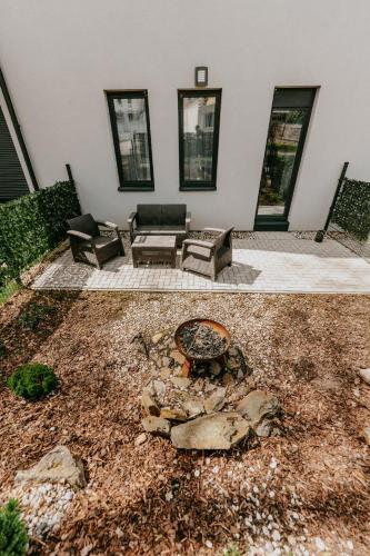 a patio with a fire pit in a yard at Apartmán v centru Železné Rudy se zahrádkou in Železná Ruda