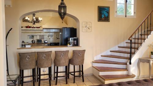 Dapur atau dapur kecil di Villa Ardjoeno