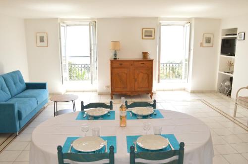 Appartement vue mer proches plages et congrès