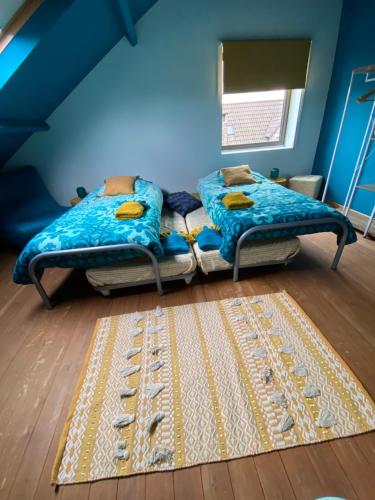 a bedroom with a bed and a rug on the floor at La Maison de Mel in Bois le Duc