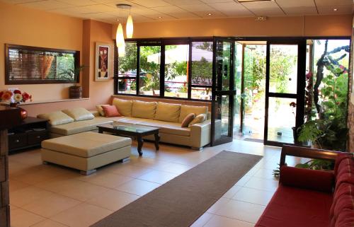 Ruang duduk di Philoxenia Hotel & Studios