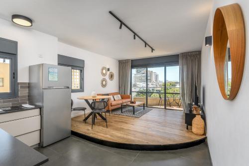 Modern & Sunny 1 BDR w balcony and parking