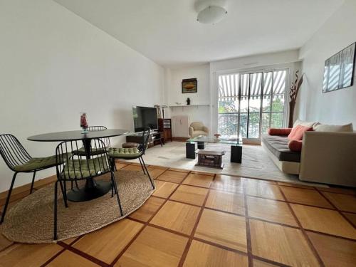 Photo de la galerie de l'établissement RER B 4 minutes Parking gratuit sur place, à Bourg-la-Reine