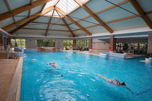 Bazén v ubytování Hotel Minella & Leisure Centre nebo v jeho okolí