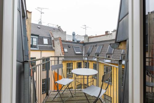 a balcony with a table and chairs on it at Apartment with Private Balcony in central Copenhagen City in Copenhagen