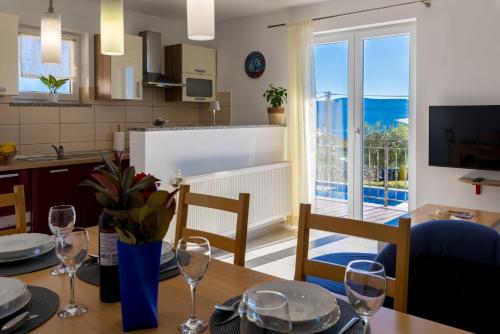 Μια τηλεόραση ή/και κέντρο ψυχαγωγίας στο Apartment Krk David & Matej