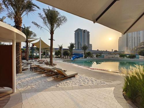 Ravishing Retreat 2BR Creek Beach Luxury Abode
