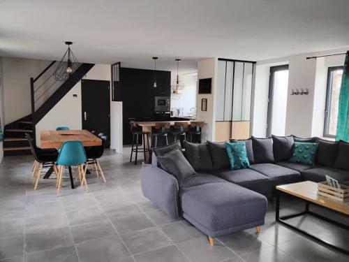 Ruang duduk di Gîte Chez Marie T 8 personnes