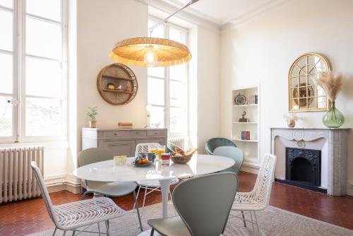 Avignon Intra-muros, vue Palais des Papes