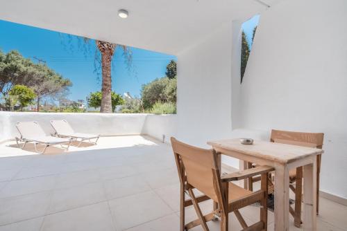 Φωτογραφία από το άλμπουμ του Studios Maria Christina στο Φαληράκι