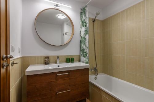 Koupelna v ubytování Los Pelicanos by Ĥ - Playa Punta del Moral PLHC173P92