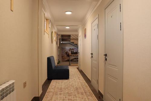 Ruang duduk di Salamat Hotel