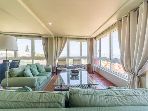 Χώρος καθιστικού στο Villa with Pool and sea views in Banana Plantation by CanaryScape