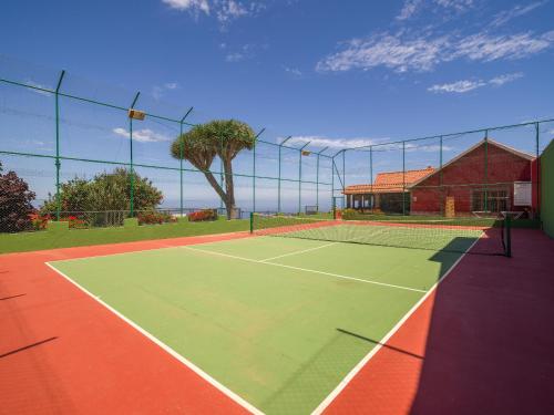 Εγκαταστάσεις για τένις ή/και σκουός στο Villa with Pool and sea views in Banana Plantation by CanaryScape ή εκεί κοντά