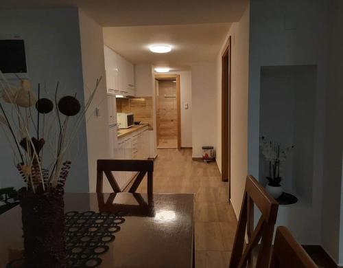 a living room with a table and a kitchen at Apartman Djukic Sokobanja 1 in Soko Banja