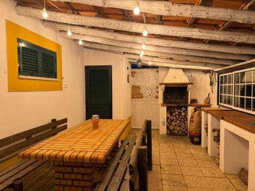 a room with a table and benches in a kitchen at Monte Santo in Montargil