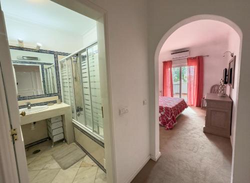 a bathroom with a sink and a mirror at Alto Club, Alvor, Portugal in Alvor