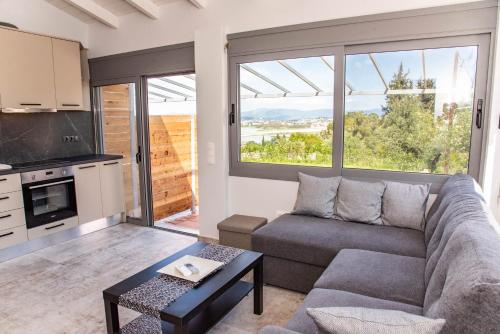 Kuchyň nebo kuchyňský kout v ubytování Gems Suites