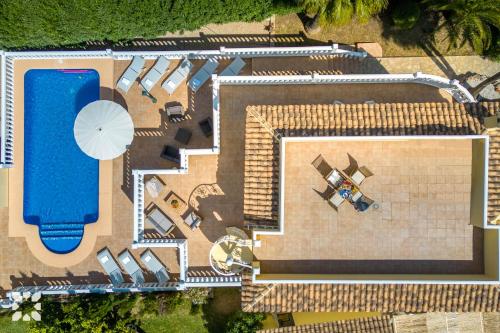 Bazén v ubytování Villa Celeste by Abahana Villas nebo v jeho okolí