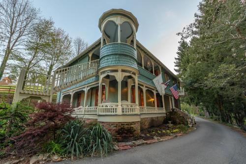 Gambar di galeri bagi Engadine Inn and Cabins di Candler