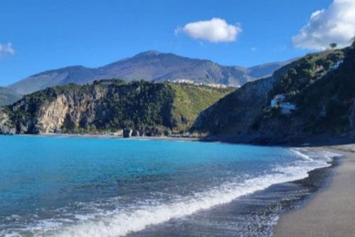 a view of a beach with mountains in the background at Casa vista mare in San Nicola Arcella
