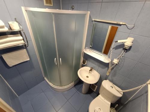 Kylpyhuone majoituspaikassa viešbutis Jurbarkas