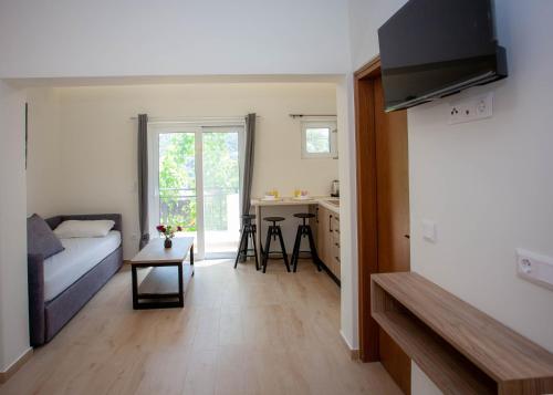 a small living room with a couch and a kitchen at AZOGIRE Resort in Azoyirés