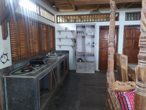 Dapur atau dapur kecil di Villa Watumita Sikka