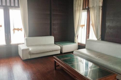 Χώρος καθιστικού στο Villa Singa Laut Lampung Syariah Mitra RedDoorz