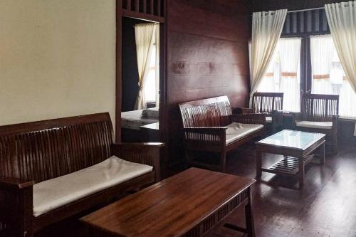 Χώρος καθιστικού στο Villa Singa Laut Lampung Syariah Mitra RedDoorz