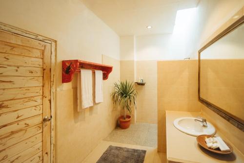 a bathroom with a sink and a shower and a toilet at Gili Amor Boutique Resort in Gili Trawangan