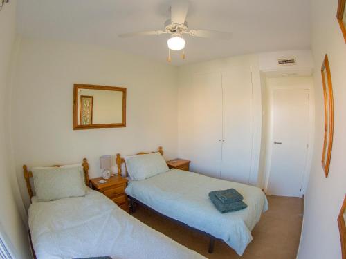 Postel nebo postele na pokoji v ubytování Immaculate 2-Bed Apartment in Pego