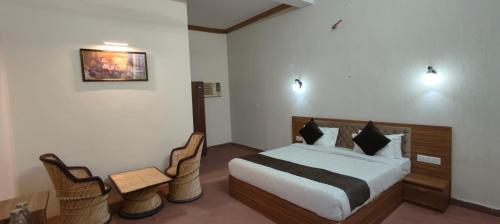 Un pat sau paturi într-o cameră la The Vanashva
