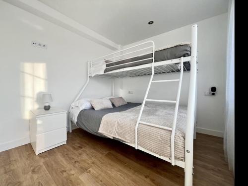 Двухъярусная кровать или двухъярусные кровати в номере Öspede Clea Carballo Costa da Morte