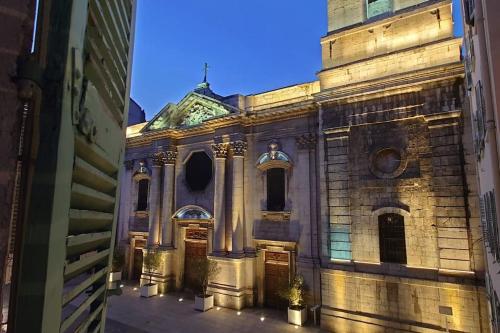 an old building with a clock tower at night at Appartement de charme - WIFI - Centre historique in Toulon