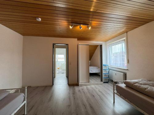 Ένα ή περισσότερα κρεβάτια σε δωμάτιο στο 2 Zimmer DG Wohnung in Erbach