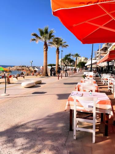 3 bedroom apt in Nea Chora 400 meters walk to the beach