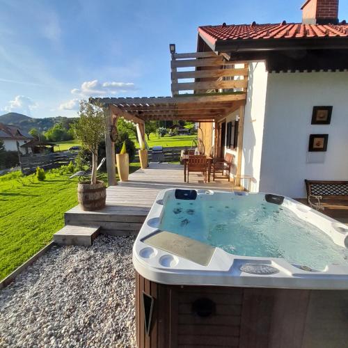 a hot tub in the backyard of a house at Počitniška hiška pri Lipi in Dramlje