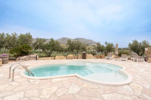 a hot tub in the middle of a patio at Villa Siciliana con piscina privata in Buseto Palizzolo