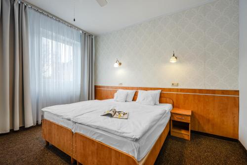 a hotel room with a bed and a desk at Hotel Bristol in Kielce