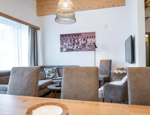 Zona de estar de Chalet Dorf Wagrain Alpenleben by AlpenTravel